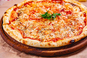 14" Large Cheesy Margherita Pizza