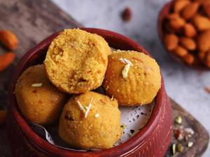 Besan Laddu