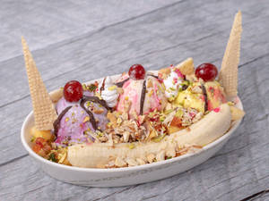 Banana Split Sundaes