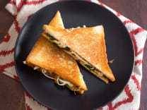 Cheese Brust Sandwich