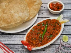 Chole Bhatoora