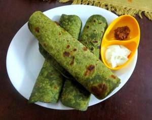Aloo Palak Paratha (2Pcs)