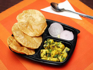 4 Poori With Aloo Burji