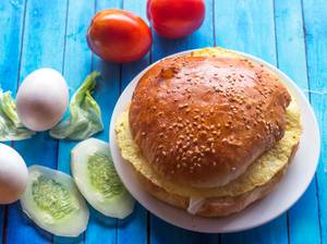 Omelette Burger