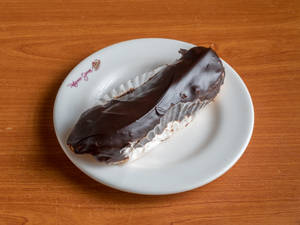 Chocolate Eclair (1 Pc)