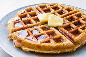 Oats & Whey Waffles With Fruit & Peanut Butter