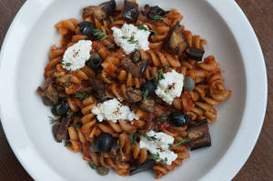 Fusilli With Tomato Sauce & Aubergine  { Organic Semolina }