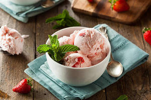Strawberry Ice-cream (2 Scoop)