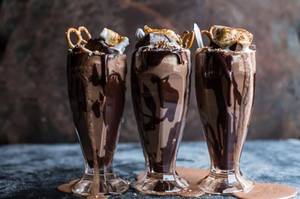 Kitkat ice cream milkshake