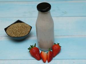 Strawberry  Yogurt Millet Smoothie