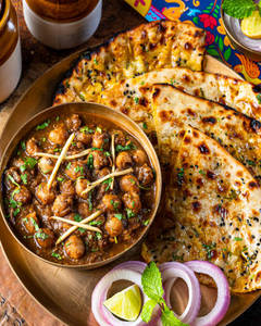 Spl Amritsari Chole With Stuffed Kulcha