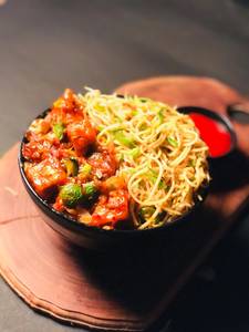 Chilly Paneer and Noodles Combo Bowl 
