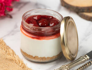 Strawberry Cheesecake Jar Cake