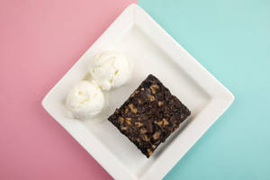 Chocolate Brownie With Icecream