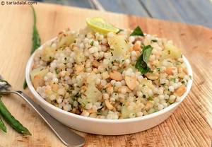Upwaas Special Sabudana Khichdi With Curd 