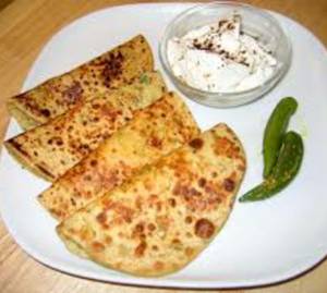 Aloo Paratha With Curd