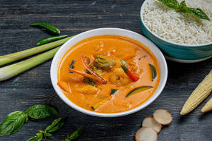 Veg Thai Red Curry With Steam Rice