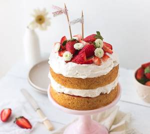 Strawberry Fresh Cream Cakes [500 Gm]