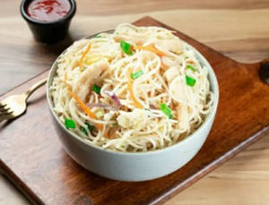 Veg Hakka Noodles(full)