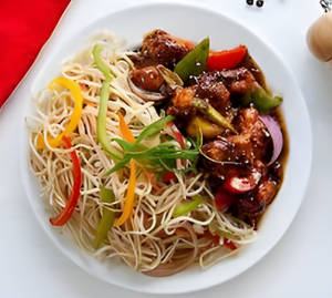 Veg. Noodles + Chicken Chili ( 4 Pcs)