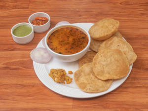 Stuffed Poori ( 6 Pcs )