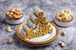 Kaju Pista Roll