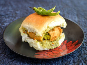 Jumbo Vada Pav 