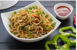 Chicken Schezwan Noodles ( spicy)