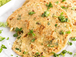 Gobi Paratha With Dal Makhni