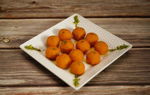 Kanpuri Laddu