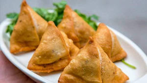 Samosa With Chutney