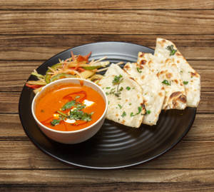 Cheese Naan With Gravy