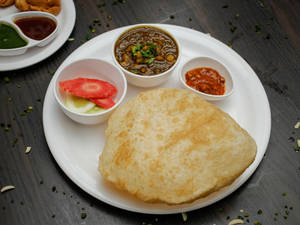 Chole Bhature (2 Pc)