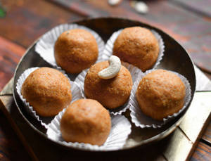Besan Laddu