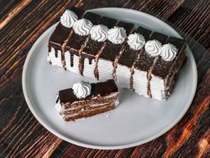 Chocolate Pastry (1 Pc)