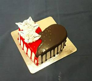 Heart Shape Choclate Strawberry Cake(Eggless)