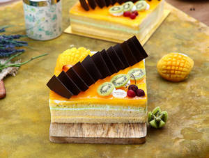 Mango Kiwi Log Cake [700 Gm]