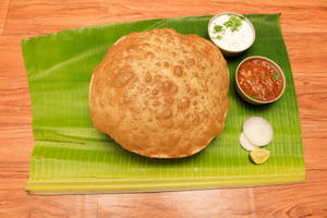 Chola Poori [1 piece]