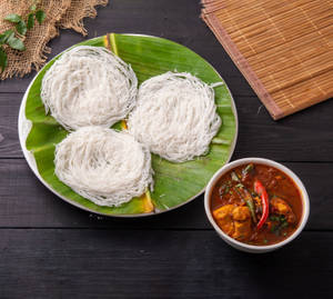 Idiyappam With Chicken Curry