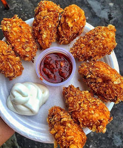 Paneer Crunchy Momos (8 Pcs) (Red Chutney + Mayonnaise)    