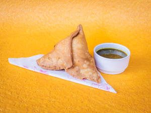 Samosa With Special Green Sauce (1 Pc)