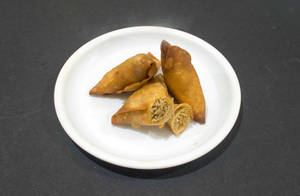 Noodles Samosa 2(pcs)