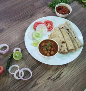 Chole Masala With 3 Butter Roti