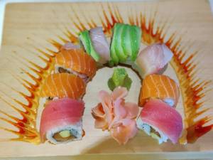 Rainbow Roll N/V [ 8pcs ]
