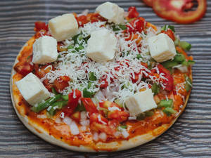 Spicy Paneer Pizza