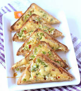 Cheese Chilly Onion Toast (250 Gm)