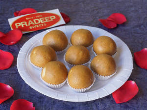 Besan Laddu (Pure Ghee) 