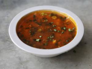 Veg hot and sour soup