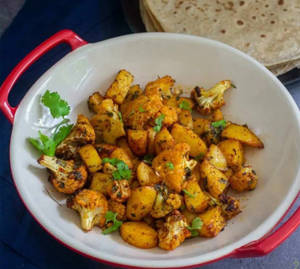 Aloo Gobi Roti Combo