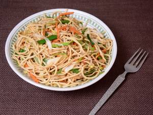 Veg Hakka Noodle